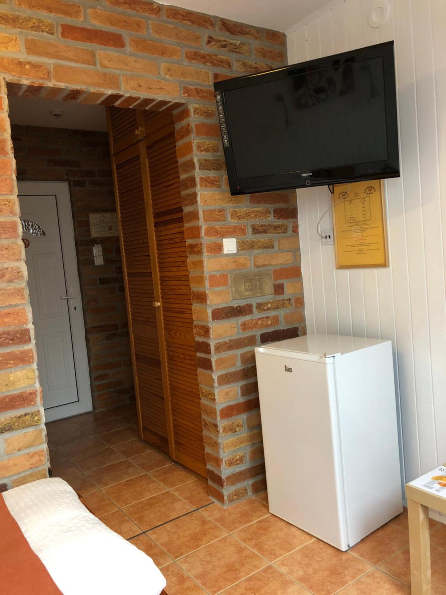 Autoscsarda Es Panzio Hotel Mako Ngoại thất bức ảnh
