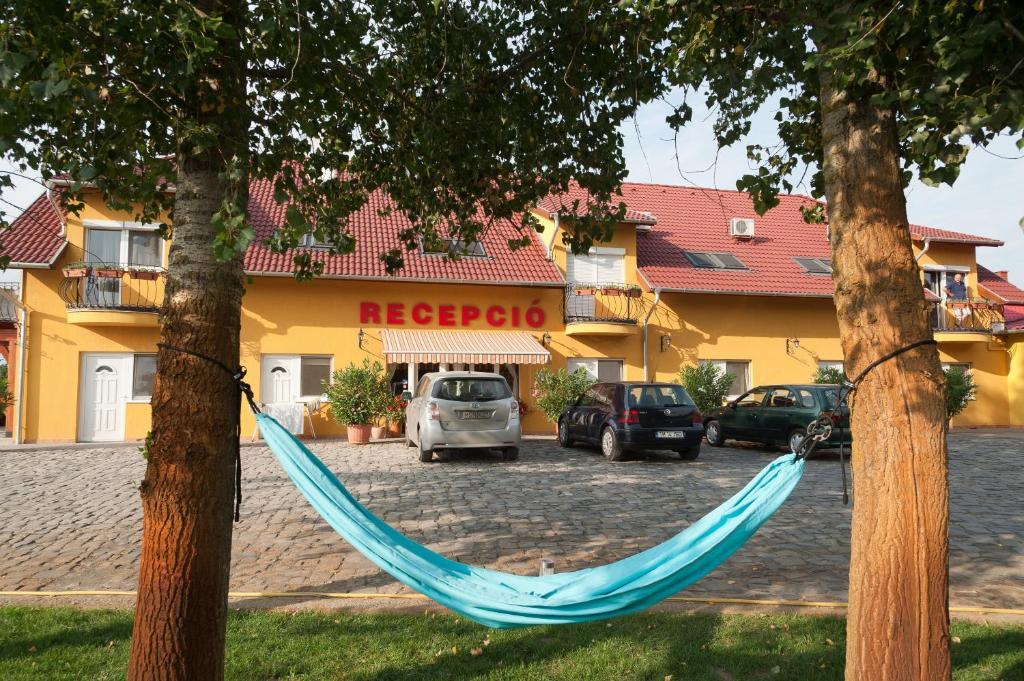 Autoscsarda Es Panzio Hotel Mako Ngoại thất bức ảnh
